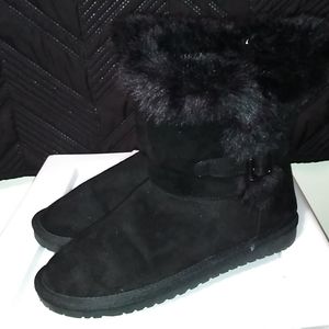 Faux fur lined boots